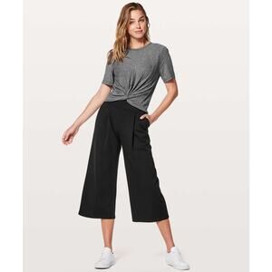 Lululemon Can You Feel The Pleat Wide Leg Crop 21" in Black Size 6